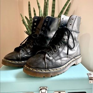Vintage UNISEX Dr. Martens